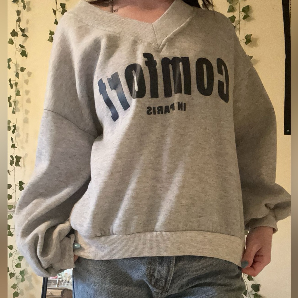 Comfort in Paris sweatshirt